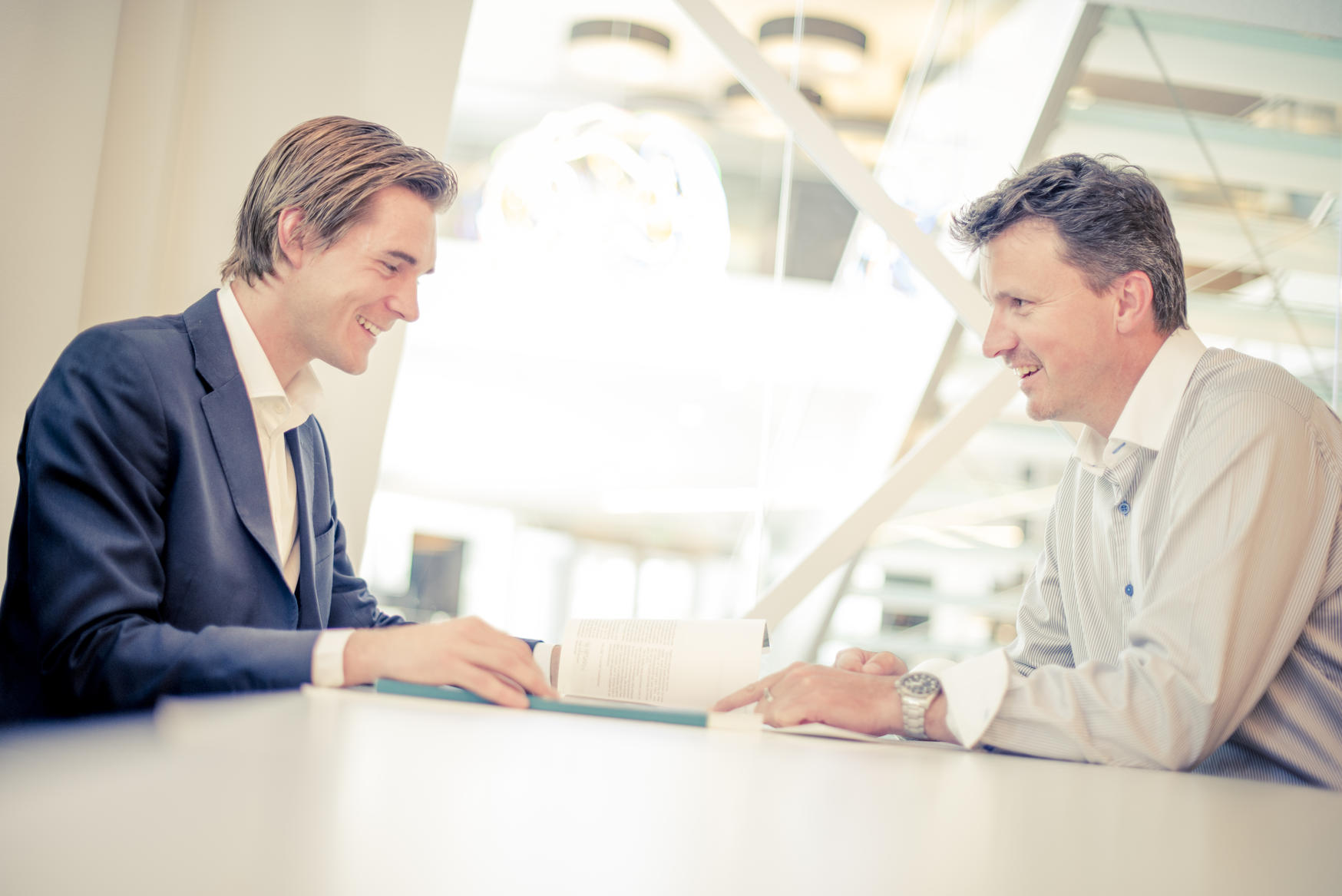 To menn i møte. foto